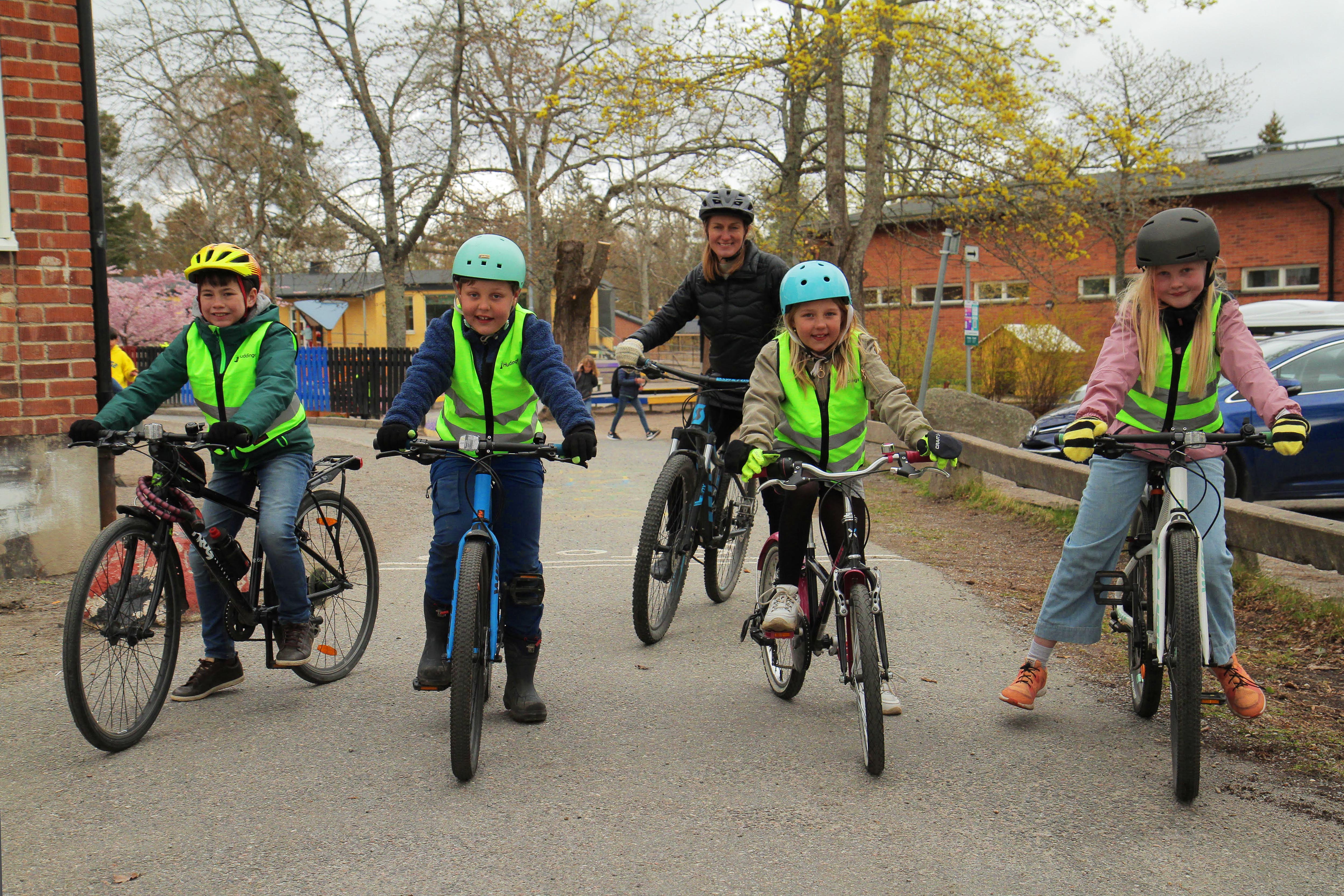 Cyklande elever